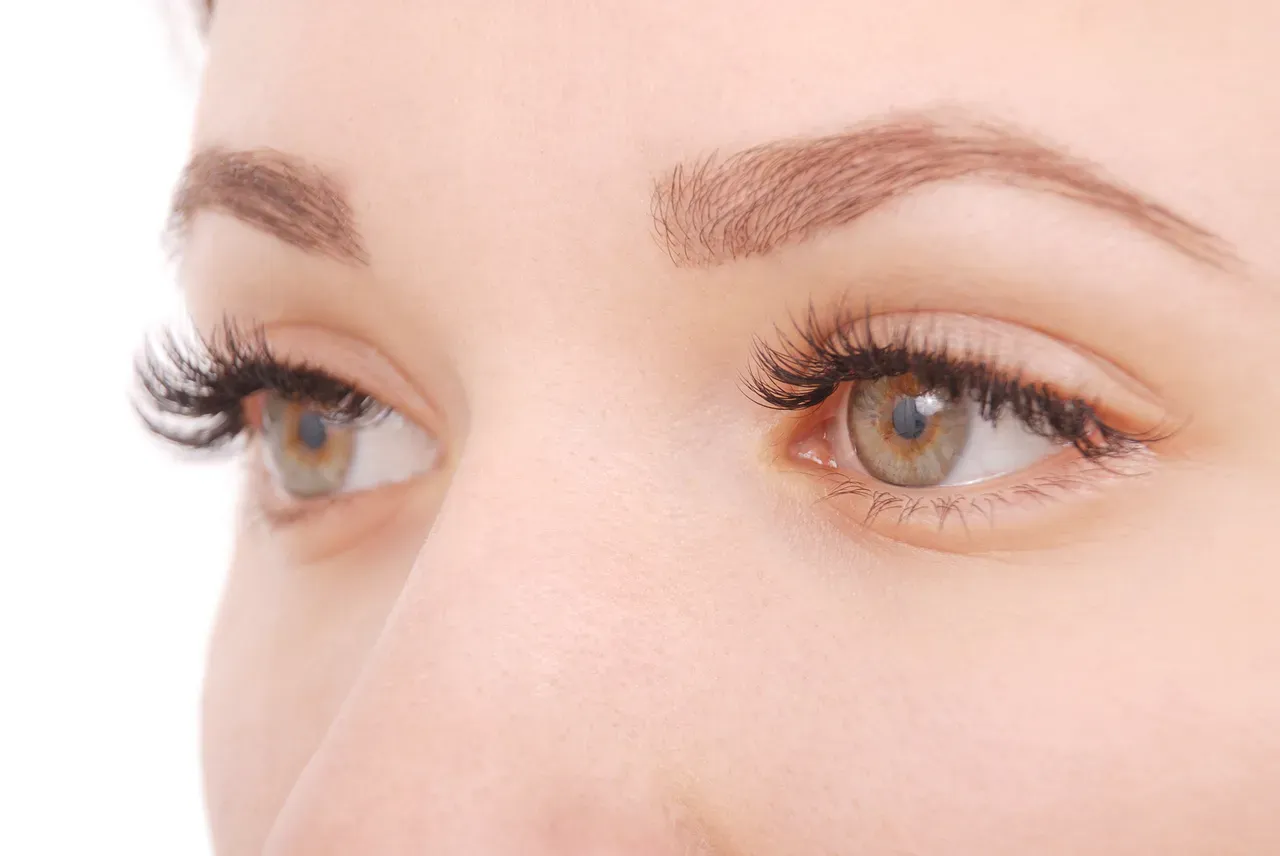 Why Are Gold Eyelid Weights Gold